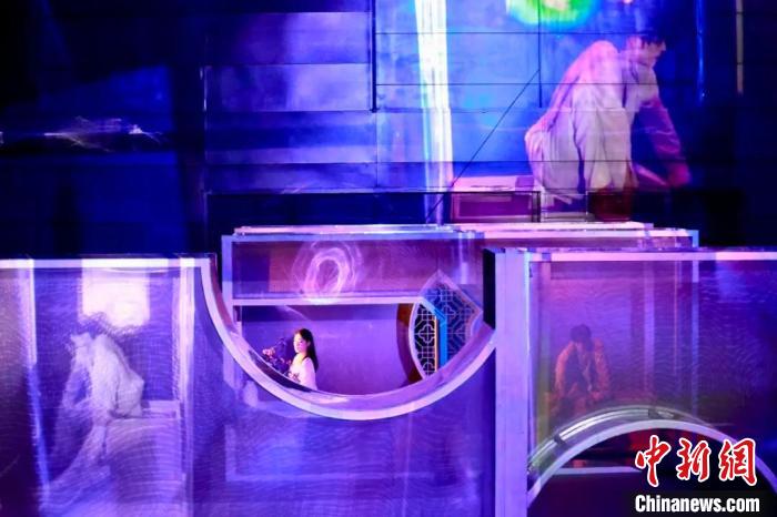 《回生》剧照 国家话剧院供图 《回生》剧照 国家话剧院供图