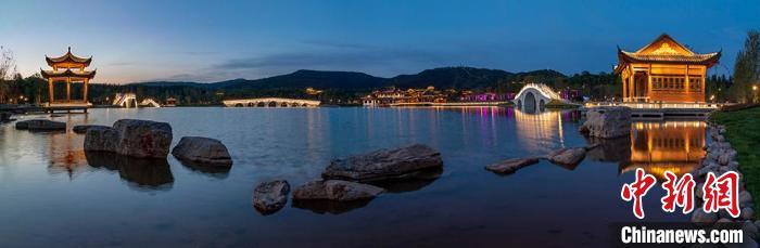 龙马湖。 杨小秋 摄 龙马湖。 杨小秋 摄