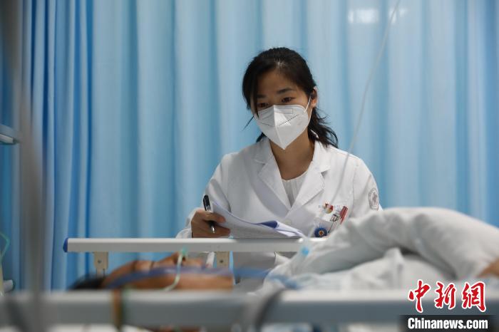 持续身心同步治疗西部战区总医院精心救治泸定地震伤员