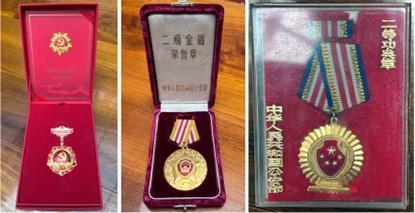 图为王绪旦老人荣获的“光荣在党50年奖章”、“二级金盾奖章”、“二等功奖章”。　云南腾冲出入境边防检查站供图