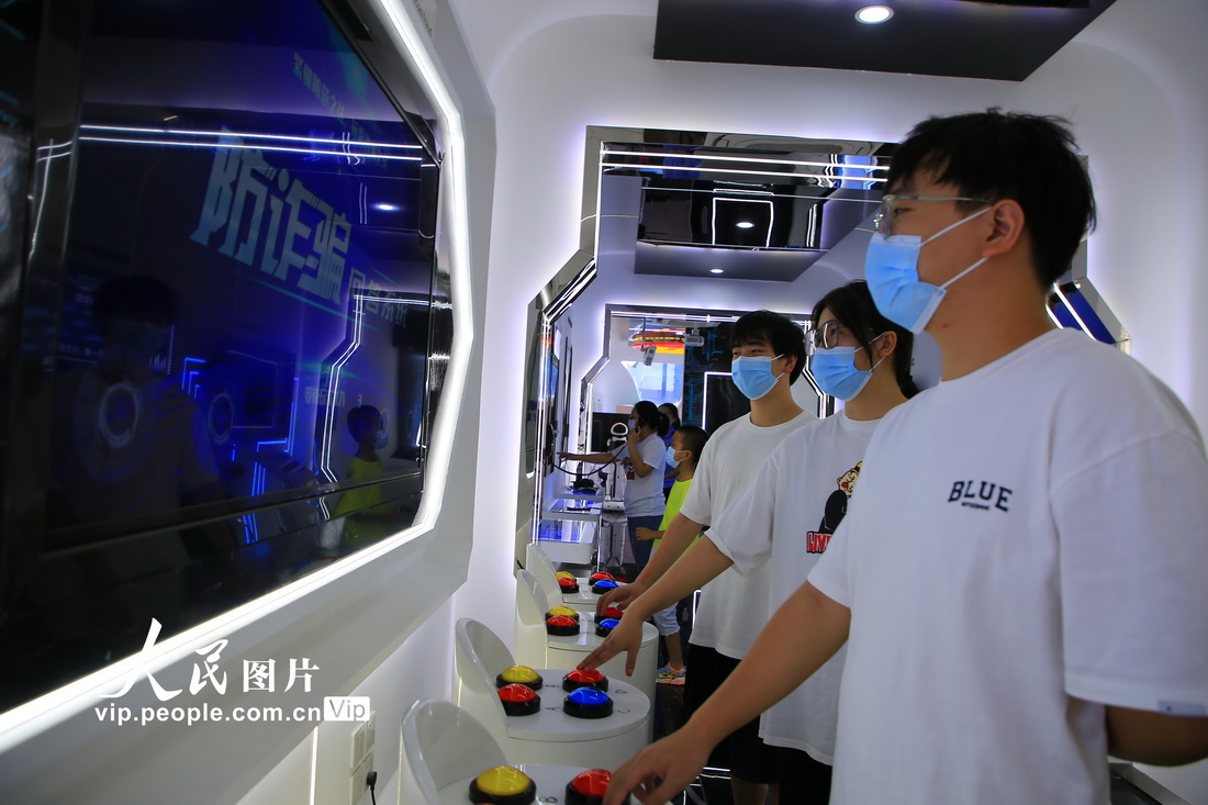 浙江玉环：“反诈骗号”列车型联勤工作站亮相街头