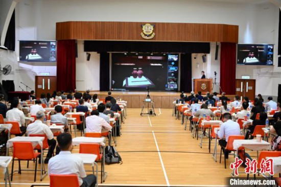 现场师生参与云端游学参观河南博物院。　李志华 摄