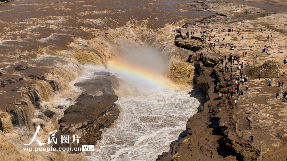 山西吉县：壶口瀑布现彩虹