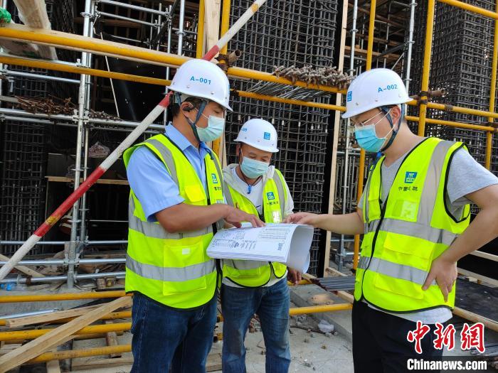 国庆我在岗！北京建设者坚守岗位抢抓施工“黄金期”