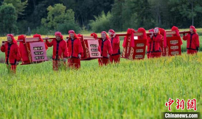 浙江宁海再现“十里红妆”嫁女 宁海宣传部供图 浙江宁海再现“十里红妆”嫁女 宁海宣传部供图