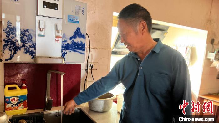 越来越多的农民用上了洁净优质的自来水。 郭晓莹 摄 越来越多的农民用上了洁净优质的自来水。 郭晓莹 摄