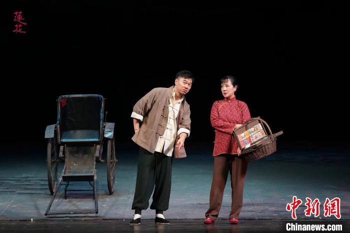“大戏看北京“展演剧目《莲花》登台 李春光 摄