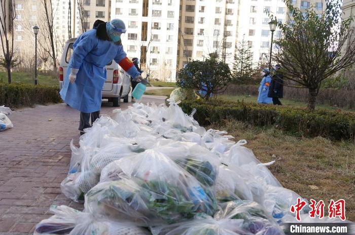 青海西宁高风险区7人志愿队的“守与盼”