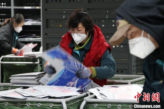 探访乌鲁木齐邮区中心：进出疆快递迎高峰