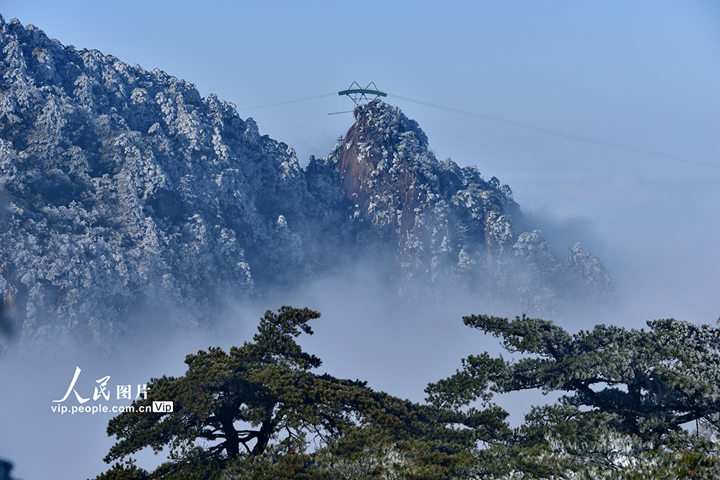 安徽：雪后黄山景迷人