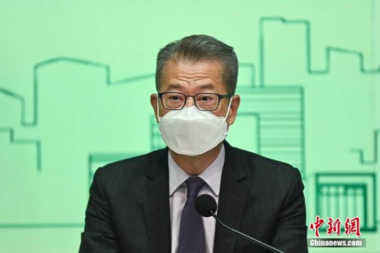 12月23日下午，香港特区政府举行“抢人才”“抢企业”措施记者会，讲述引进人才及企业的实施细节。图为香港特区政府财政司司长陈茂波出席记者会。 <a target='_blank'  data-cke-saved-href='/' href='/'><p  align=