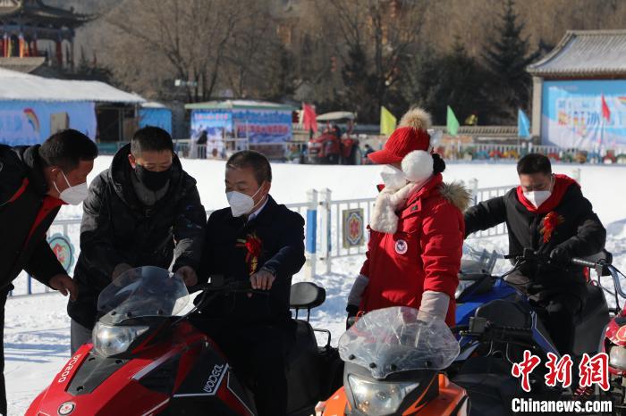 图为游客积极参与到冰雪文旅活动中。 互助县委宣传部供图 图为游客积极参与到冰雪文旅活动中。 互助县委宣传部供图