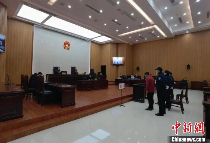 倾倒甲醛4.7吨，三人被判刑