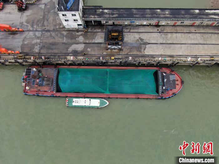 匿名举报牵出“案中案”长航公安破获系列长江水运物流诈骗案