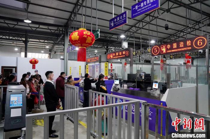 “乙类乙管”实施满月云南河口口岸出入境人员达10.7万人次