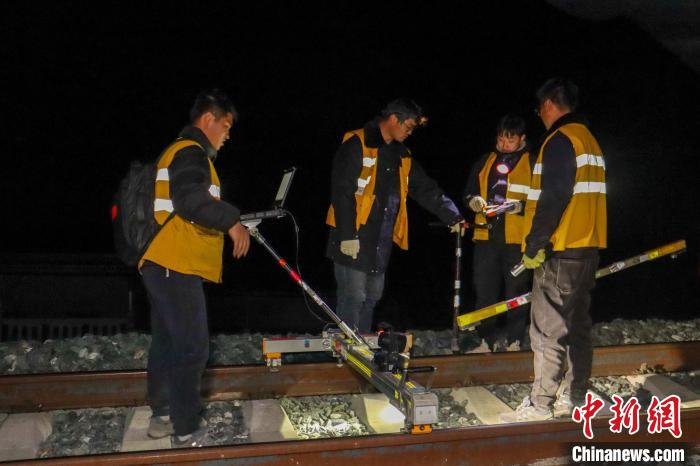 西藏拉林铁路开启节后设备春检工作