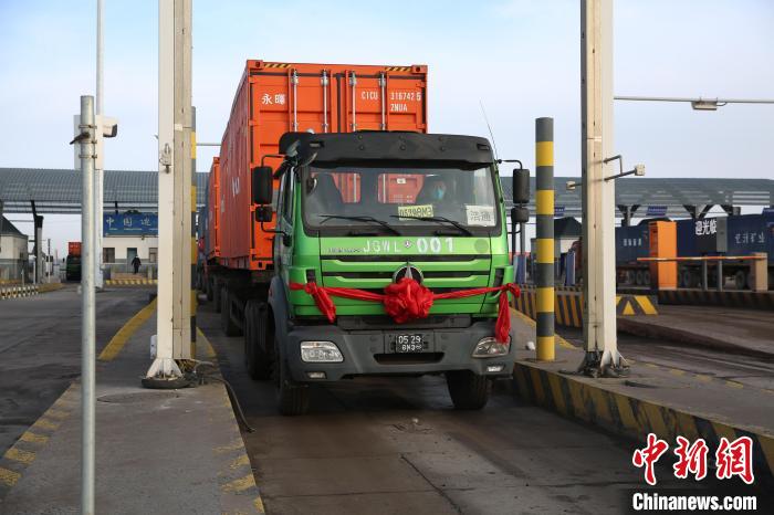 内蒙古策克口岸全面恢复货运通关