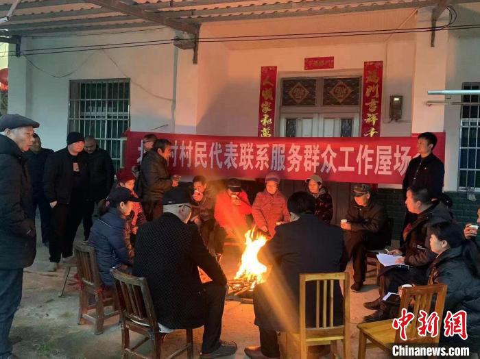 中国民众“围炉夜话”乐享基层社会善治新模式