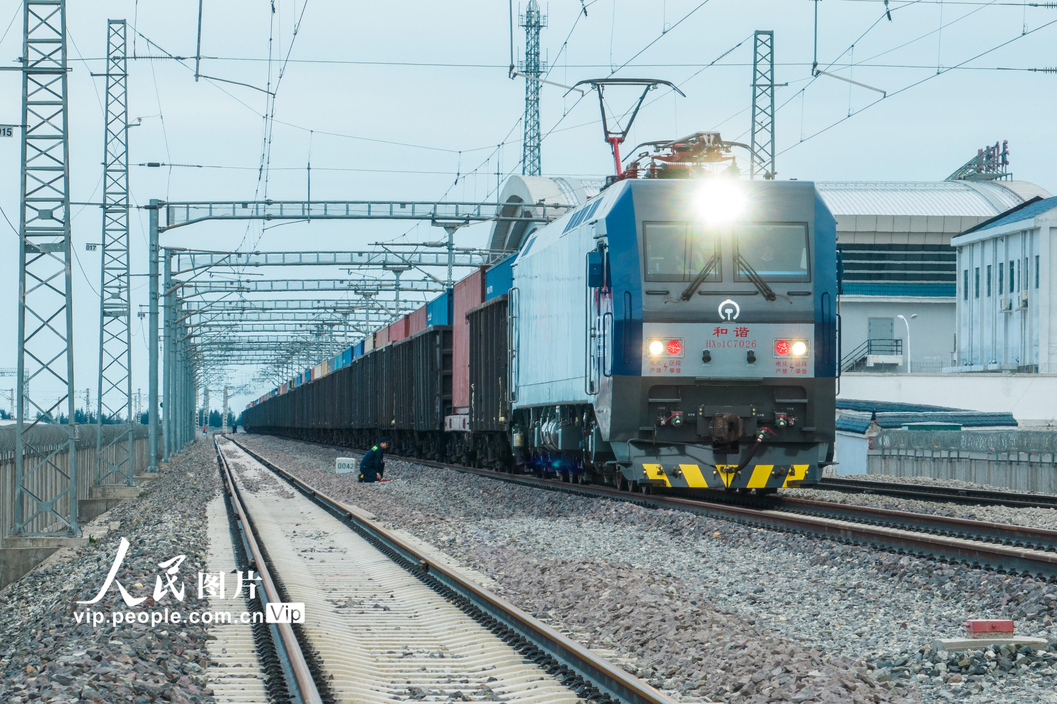 浙江：“义新欧”台州-老挝专列发车