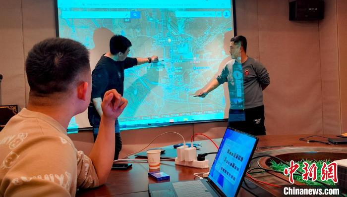 图为案情分析会。 辽宁海警局供图 图为案情分析会。 辽宁海警局供图