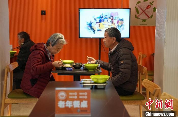 位于北京市西城区的一家养老餐集配中心启用。　<a target='_blank' href='/'>中新社</a>记者 崔楠 摄