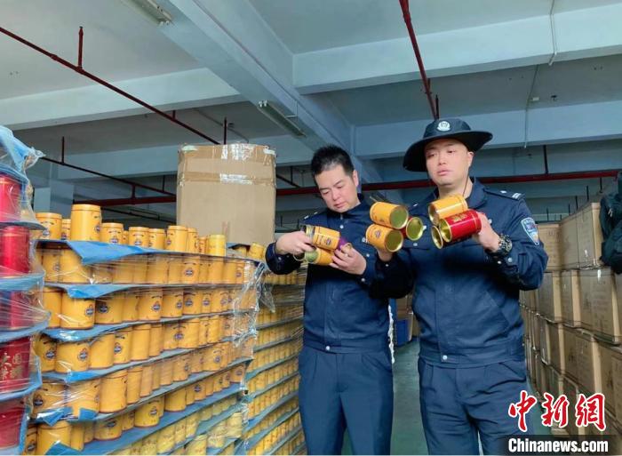 杭州警方查获假冒西湖龙井。 杭州公安 供图 杭州警方查获假冒西湖龙井。 杭州公安 供图