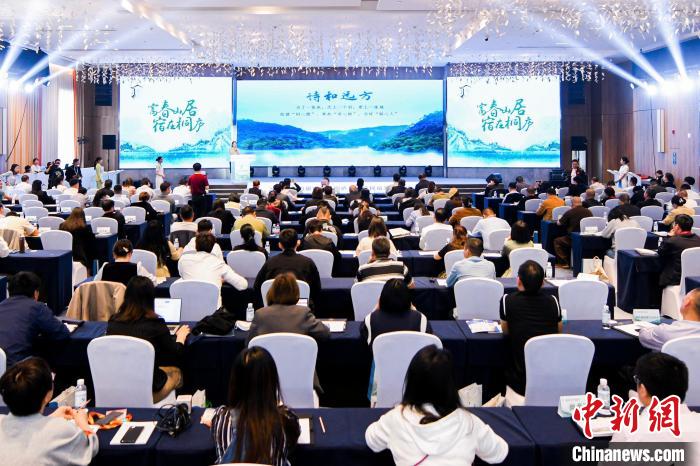 农家乐民宿成浙江乡村新增长极游客徜徉“富春山居”