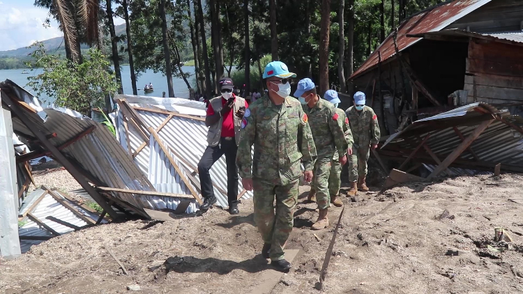 分队实施工程侦查。        周家祥摄