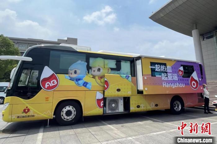 亚运主题献血车。 邱祥琪 摄 亚运主题献血车。 邱祥琪 摄