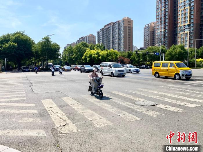 河北连发高温红色预警信号“霸屏”全国高温排行榜