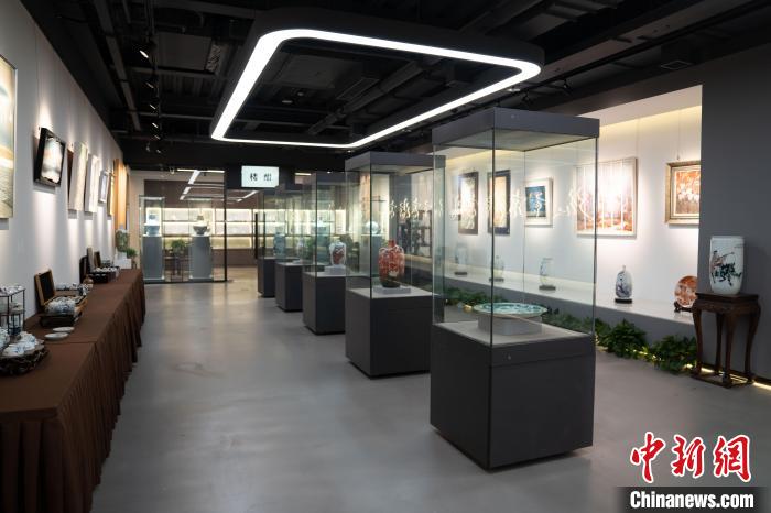 本次拍卖会的拍品展示。 中国残疾人福利基金会供图 本次拍卖会的拍品展示。 中国残疾人福利基金会供图