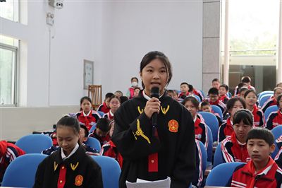 今年5月25日,小学生“审判长”参加完南县法院组织的模拟法庭活动后谈了自己的感受。