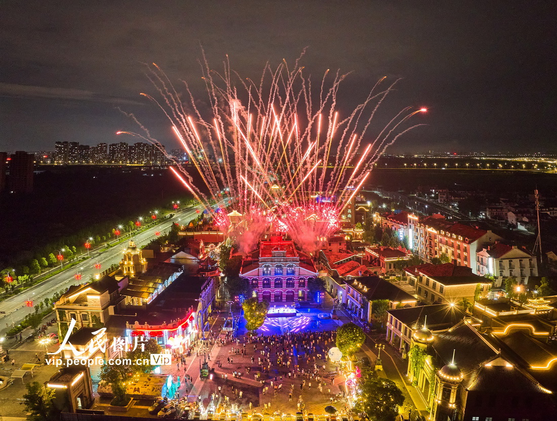 江西南昌：璀璨烟火 点燃盛夏
