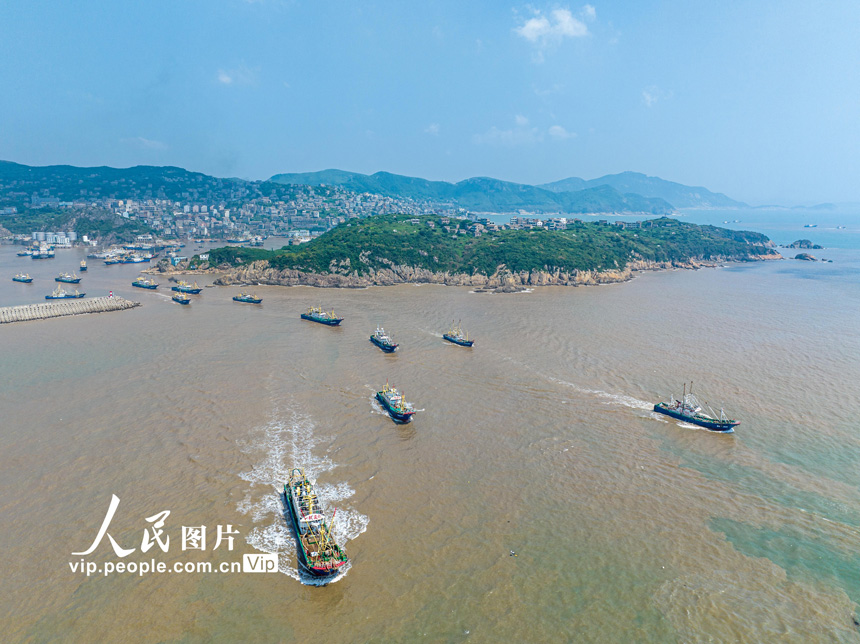 浙江温岭：千帆齐发迎开渔