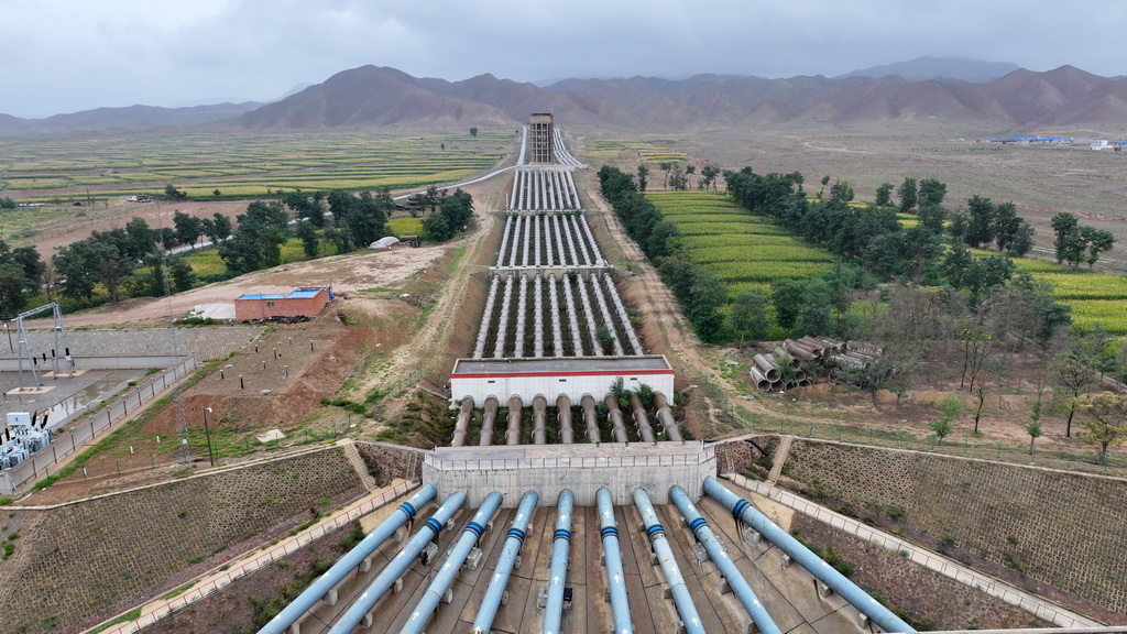 宁夏红寺堡扬水管理处红三泵站（无人机照片，9月7日摄）。新华社记者 王鹏 摄